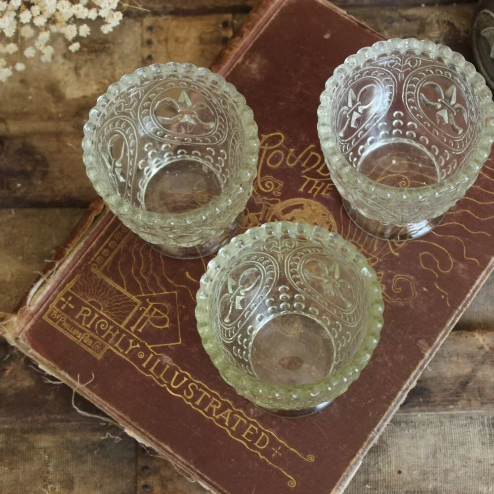 Vintage 1990s Anthropologie Cut Glass Candle Holders, Fleur De Lis Pattern,  Set - Picture 9 of 10
